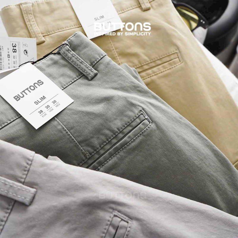 Quần Short Kaki BUTTONS Màu Nâu Form Dáng Regular Vải Kaki Mềm Mịn Mát